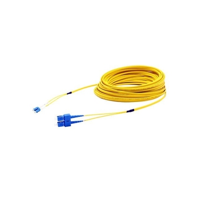 Corde à patch en fibre optique de qualité télécom avec perte < 0,3dB UPC/APC Couleur du connecteur bleu/beige poli