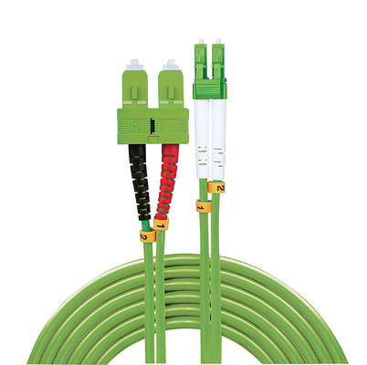 L'équipement est équipé d'un câble à fibre optique multimode de longueur personnalisée de qualité télécom PVC/LSZH, revêtement UPC/APC.