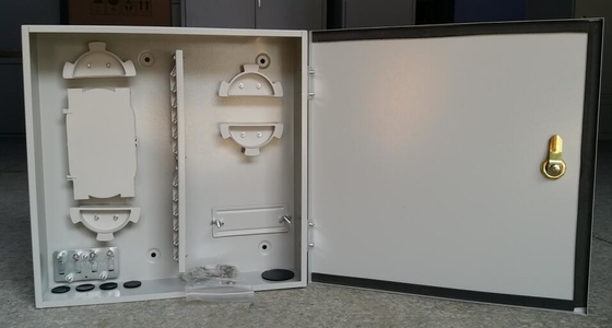 Armoire murale suspendue à l'intérieur en fibres transversales à 96 cœurs conçue pour machine OTDR