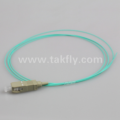 SC UPC 0,9 mm SX OM3 Pigtail en fibre optique 1,5 M avec une perte de retour élevée UPC SM≥50dB et une perte d'intervention faible ≤0,3dB