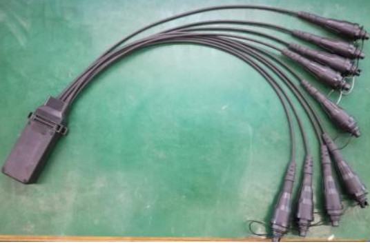 1x4 1x8 Mini FiberHub CLOSURE ITU-T G.657A2 4,8 mm câble à fibre optique Plc séparateur