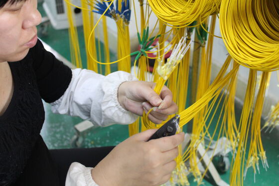 SC/APC-SC/APC simple patch cord avec faible perte d'insertion, perte de réflexion élevée et longueur personnalisée