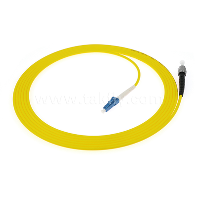 Le câble de patch en fibre optique simple et duplex LC-ST est utilisé pour l'interconnexion fiable des réseaux optiques.