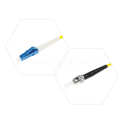 Le câble de patch en fibre optique simple et duplex LC-ST est utilisé pour l'interconnexion fiable des réseaux optiques.