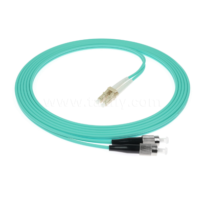 Le câble hybride à fibres LC-FC est un câble simple/doublex, en mode unique et multimode, destiné à une interconnexion de réseau flexible.