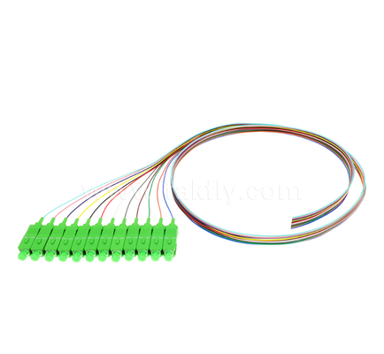 SC/APC Ensemble de pigtail en fibres optiques 12 couleurs codé par couleur pour faciliter l'identification, connecté d'une extrémité à l'autre, en fibres nues d'une extrémité à l'autre, destiné aux boîtes de terminaison, à l'épissage et à la connexion d'équipements