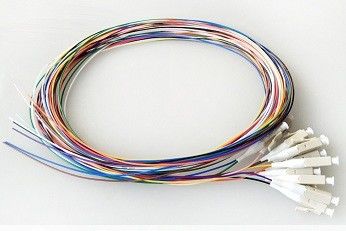 Réseau optique de code à couleurs de tresse de la fibre G657A1 du SM 0.9mm des fibres OS2 de LC/APC 12