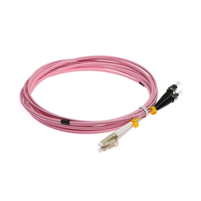 La correction duplex optique de fibre multimode de LC-ST OM3 attachent la couleur rose