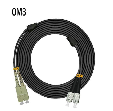 Cordon de patch en fibre optique multimode avec des longueurs personnalisables et une faible perte d'insertion de &lt; 0,3 dB
