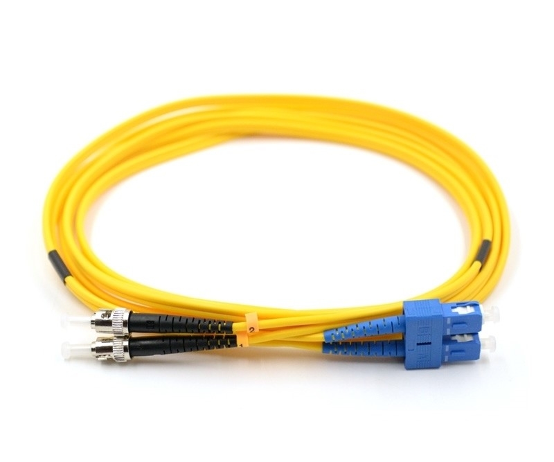 3.0mm Cordon à fibre optique avec câble OFNP UPC/APC Polissage de longueur personnalisée