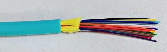 2 à 4 cœurs de câble optique en boîte intérieure de diamètre extérieur 4,5 mm Nombre de fibres 2 cœurs/4 cœurs