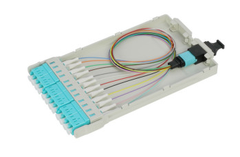 Panneau de gestion des cassettes MTP/MPO de conception coulissante pour les câbles de diamètres 0,9 / 2,0 / 3,0 mm -40 °C à 80 °C