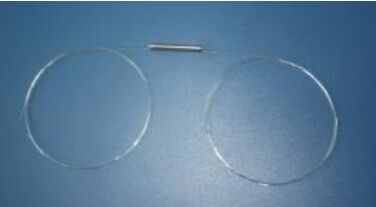 Mini isolateur à un étage insensible à la polarisation