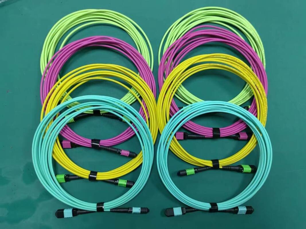 MPO MTP Multi-Core Pré-terminé Cordon de fibre pour les applications de centre de données à haute densité